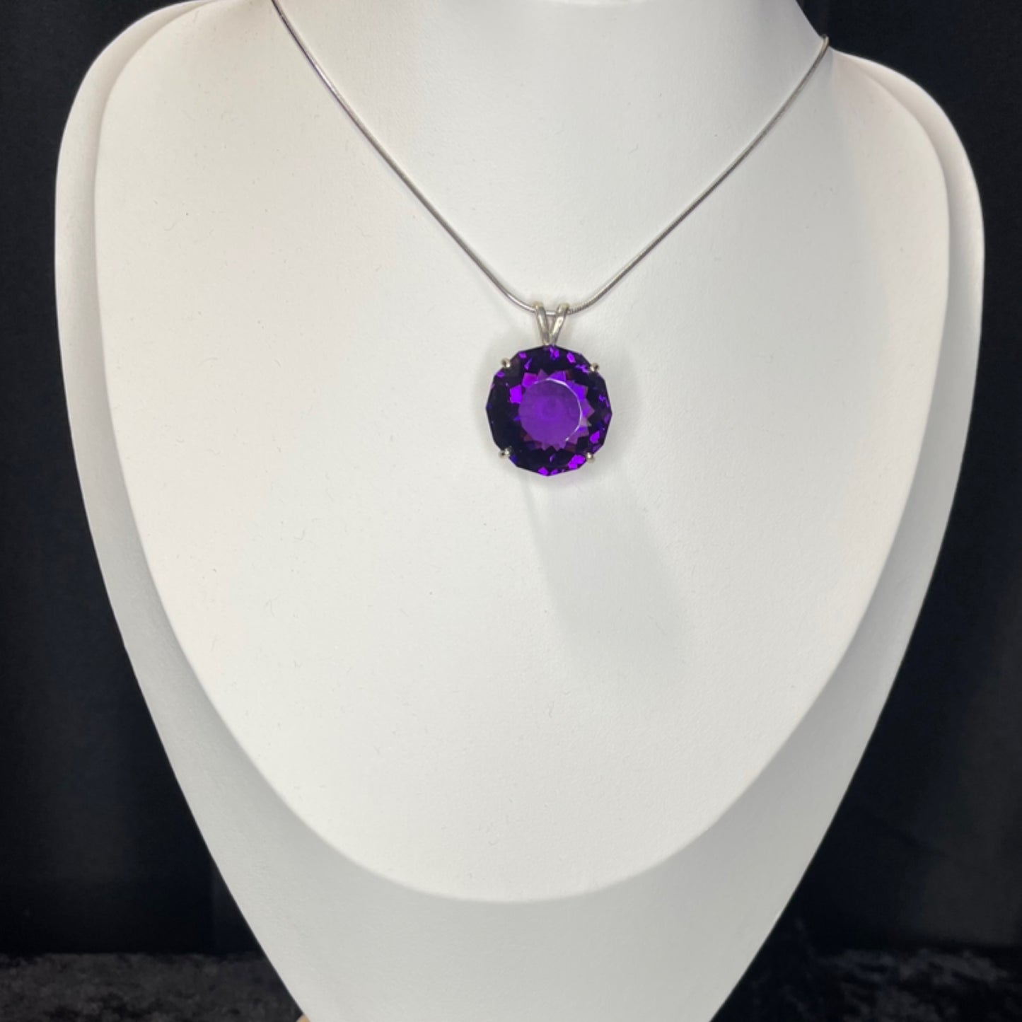 Pendant, large Amethyst, round