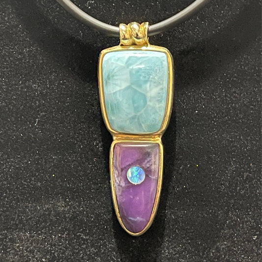 Pendant, 14 karat yellow gold, Larimar, black opal and Sugilite